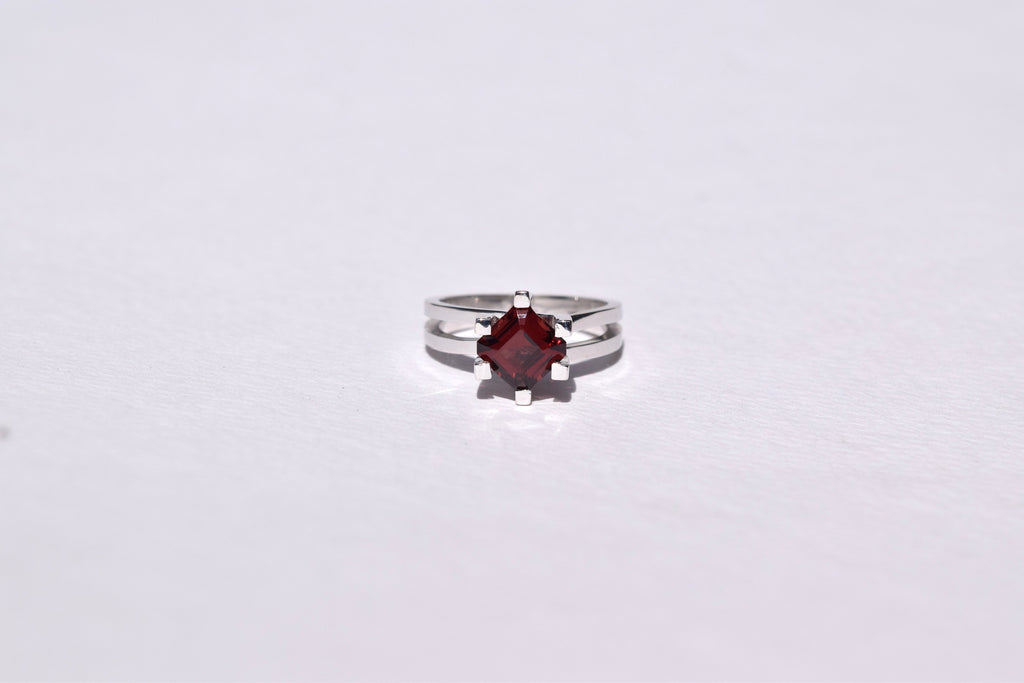 SAIL RING RED SPINEL