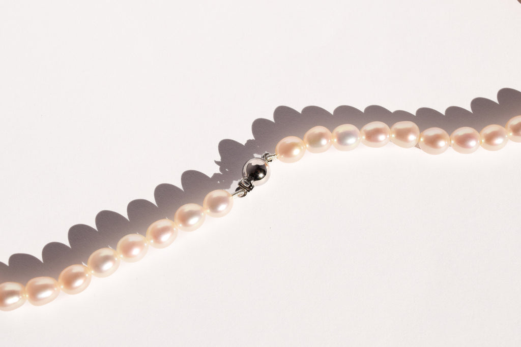 GLOW PEARL NECKLACE
