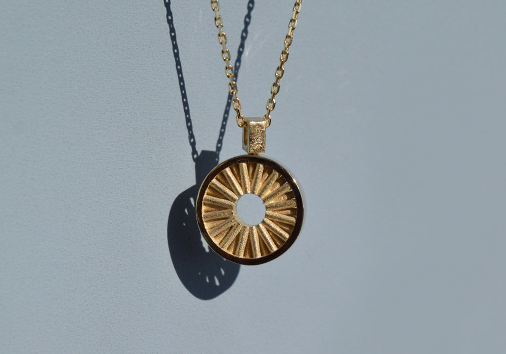 SUN NECKLACE YELLOW GOLD